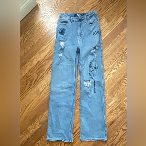 Hollister Ultra High Rise Dad Jeans with Embroidered - Picture 4 of 6